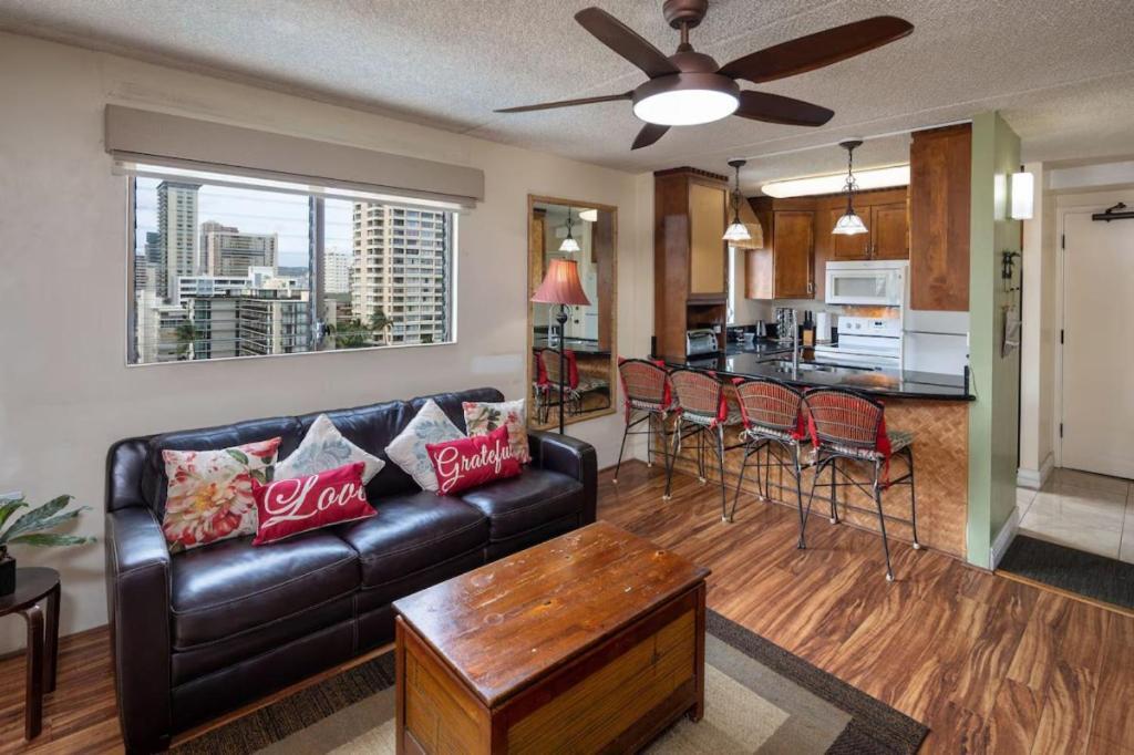 Heart Of Waikiki,1Bdrm,Free Parking, Wifi,No Resort Fees,Youtube,Netflix ! Honolulu Buitenkant foto